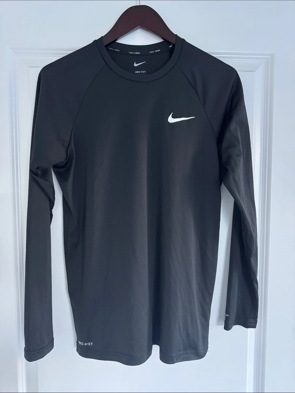 New Kids Nike Black Long Sleeve Lightweight Moisture Wicking Shirt S